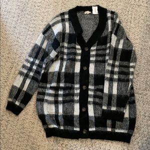 Black and white hem & thread sweater